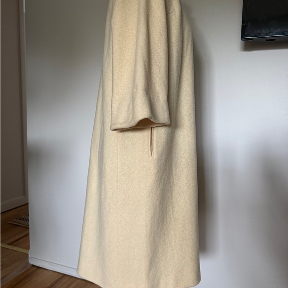 Paul R. Nissen, Vintage Butter Cream Wool Coat with (3) Smart Large Buttons - Picture 6 of 13